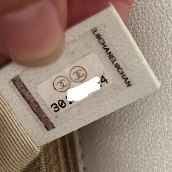 CHANEL 19 WHITE BNIB SIZE SMALL - Picture 8 of 10